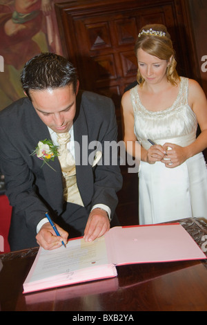 Sposa e lo Sposo scatti da un matrimonio spagnolo. Bella serie di foto dei momenti chiave. Foto Stock
