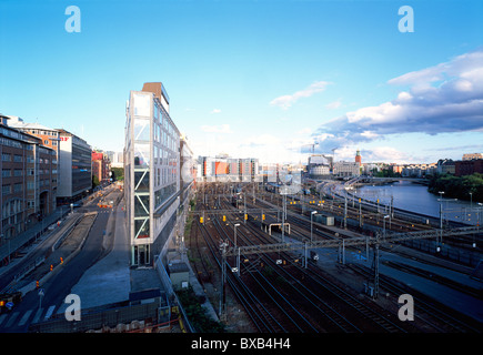 La stazione ferroviaria e i binari della ferrovia a Stoccolma Foto Stock