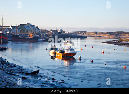 Alba a Irvine Harbour su un molto freddo a metà mattina di dicembre. North Ayrshire, in Scozia, Regno Unito, Gran Bretagna Foto Stock