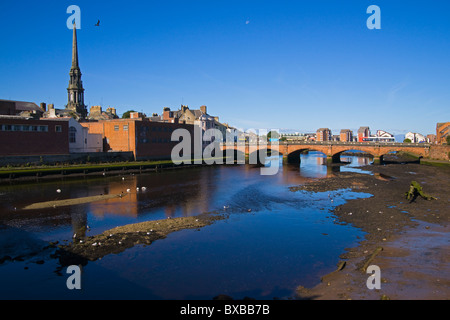 Ayr, il centro della città, il ponte sul fiume, Ayr Ayrshire, Strathclyde, Scozia, Agosto 2010 Foto Stock