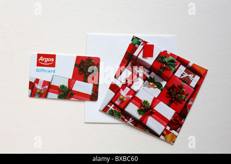 Argos la carta regalo di Natale con busta carta regalo isolato su sfondo bianco Foto Stock