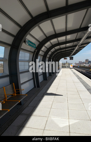 Pontoon Dock stazione DLR East London REGNO UNITO Foto Stock