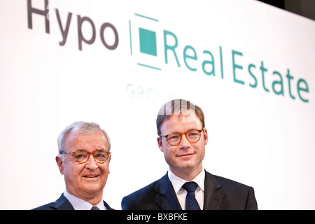 Axel Wieandt destra, presidente della Hypo Real Estate Holding AG, e Michael Endres, presidente del consiglio di sorveglianza, a sinistra a Foto Stock