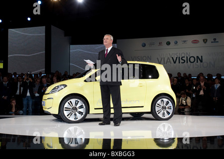Martin Winterkorn, presidente della Volkswagen AG, presentando lo studio della VW auto elettrica e-up, durante la notte del gruppo del Foto Stock