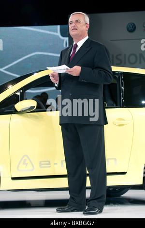 Martin Winterkorn, presidente della Volkswagen AG, presentando lo studio della VW auto elettrica e-up, durante la notte del gruppo del Foto Stock