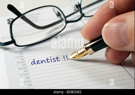 Medico dentista data scritta in calendario Foto Stock