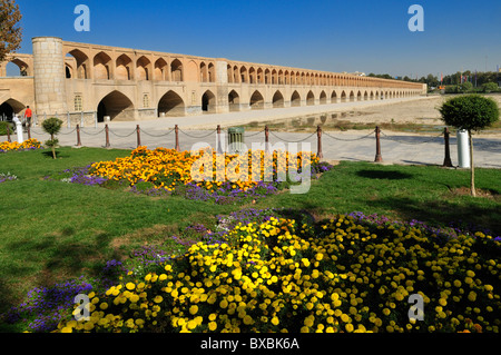 Allah-Verdi-Khan o Si-O-Se Pol bridge, Esfahan, Isfahan, Sito Patrimonio Mondiale dell'UNESCO, la Persia, Iran, Asia Foto Stock