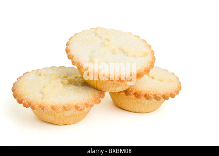 Pila di dolci pasticci di carne macinata da basso prospettica isolata su bianco. Foto Stock