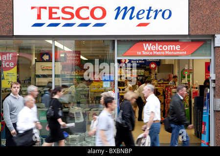 Store della catena di supermercati Tesco, Tesco Express, London, England, Regno Unito, Europa Foto Stock