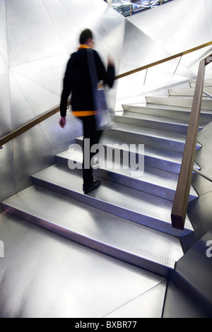 Scala in acciaio in Caixa Forum, Madrid, Spagna Foto Stock