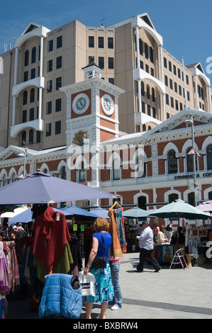 Mercato rionale in Piazza del Duomo, Christchurch, Nuova Zelanda. La zona è stata gravemente danneggiata nel 22 febbraio 2011 terremoto. Foto Stock