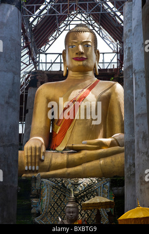 Budda tempio Arthross tempio di otto punti sulla parte superiore di Phnom Oudong Phumi Chey Otdam Cambogia Asia Foto Stock