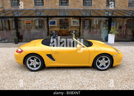 Porsche Boxster Cabrio auto sportiva (Modello 2006) Vista laterale Foto Stock