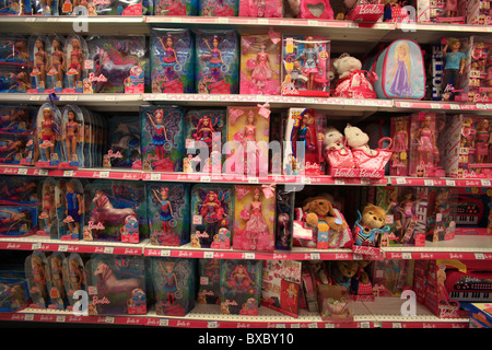 Bambole Barbie in Toys R Us store, Ontario, Canada Foto Stock