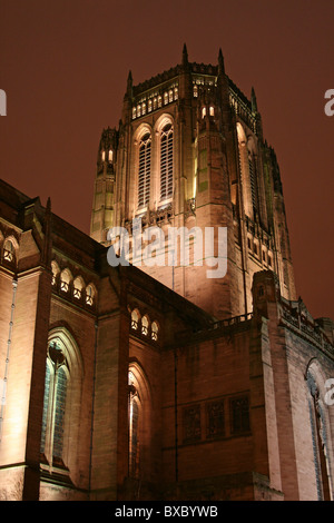 Liverpool Cattedrale Anglicana illuminazione notturna, Merseyside England, Regno Unito Foto Stock