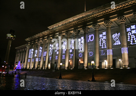 Di Liverpool St George's Hall illuminata con decorazioni di Natale, Liverpool, Merseyside, Regno Unito Foto Stock