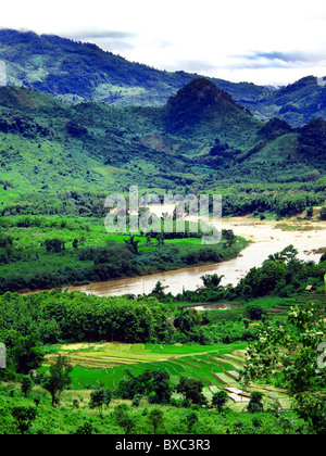 Montagne nord Laos Route 13. Nam Ou River. A nord di Luang Prabang. Foto Stock