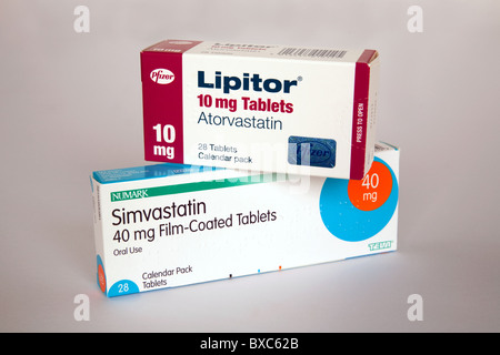 (Atorvastatin lipitor) e simvastatina - esempi di due statine utilizzato nel Regno Unito per la riduzione del colesterolo Foto Stock