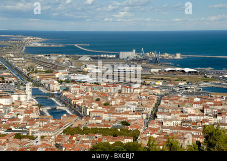 Vista aerea o panoramica su Sète e sul canale reale dal punto di osservazione Mont Saint-Clair, Hérault, Francia Foto Stock