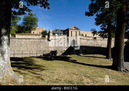 Vauban bastioni, ingresso gate o gate Città del villaggio fortificato di Mont-Louis, Pyrenées-Orientales, Francia Foto Stock
