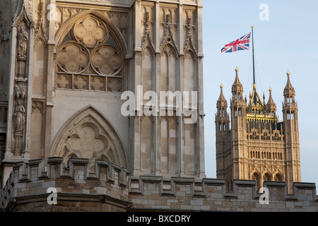 Vista da Westminster Abbey a VICTORIA TOWER, Palazzo di Westminster, Londra, Inghilterra, Gran Bretagna Foto Stock