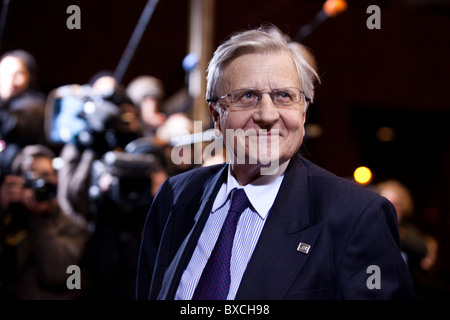 Il presidente della Banca Centrale Europea Jean Claude Trichet arriva al vertice UE il 16 dicembre 2010 Foto Stock