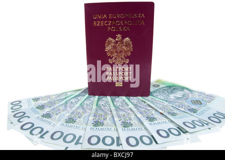 Passaporto dell'Unione europea e il denaro polacco isolato su bianco Foto Stock