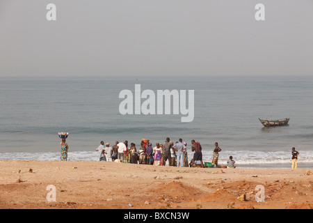 Spiagge di pesca della Sierra Leone la capitale Freetown, lungo l'Oceano Atlantico. Foto Stock