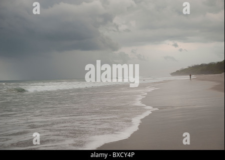 Seascape lungo Mal Pais costa in San Jose Costa Rica Foto Stock