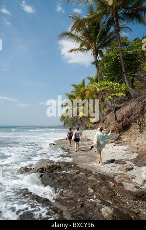 Erosione costiera di spiaggia in Costa Rica Foto Stock