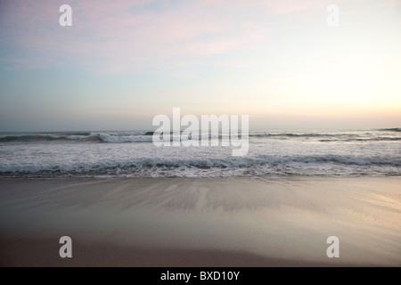 Seascape lungo Mal Pais costa in San Jose Costa Rica Foto Stock