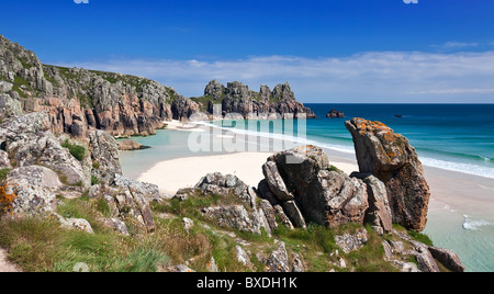 Treen scogliere vicino al Porthcurno Logan Rock, West Cornwall Foto Stock