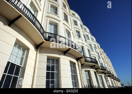 Close up di stile Regency case sul lungomare di Kemp Town Brighton Foto Stock