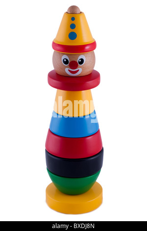 Bambino di impilamento in legno clown isolati su sfondo bianco Foto Stock