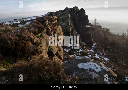 Il gritstone scarpata degli scarafaggi in inverno, Staffordshire Moorlands Foto Stock