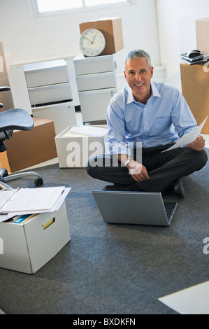 Imprenditori che lavorano in ufficio di avvio Foto Stock