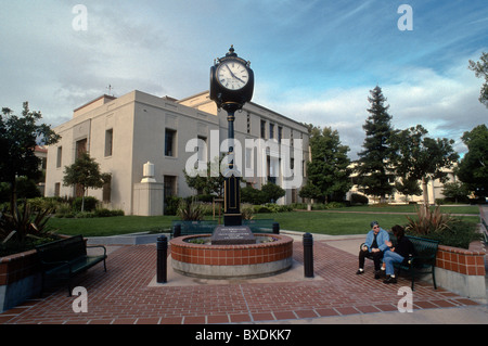 San Luis Obispo County Courthouse nel centro di vecchia ha caratteristiche di moda. Foto Stock