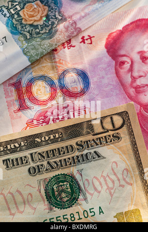 Cinese e i soldi americani Foto Stock