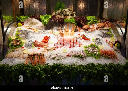 Frutti di mare visualizzati sul ghiaccio Foto Stock