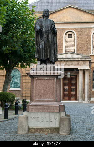 John Wesley (1703- 1791) memorial statua John Wesley Chapel, City Road, London REGNO UNITO Foto Stock