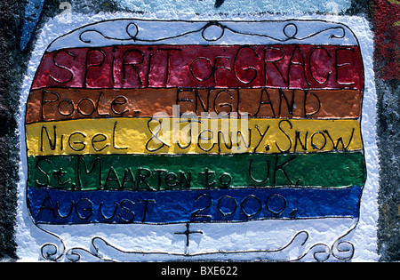 Dipinte a mano della nave calling cards sulla banchina a Horta marina, isola di Faial, nelle Azzorre Foto Stock