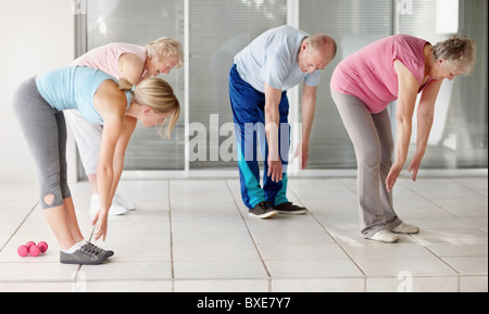 Senior della classe di esercizio Foto Stock