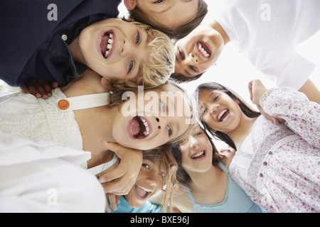 Gruppo di entusiasti giovani bambini Foto Stock