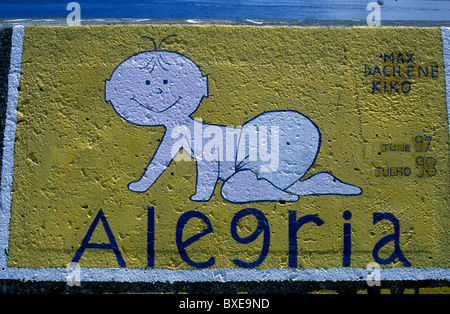 Dipinte a mano della nave calling cards sulla banchina a Horta marina, isola di Faial, nelle Azzorre Foto Stock