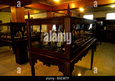 L'interno dell'Scrimshaw museo, situato nelle stanze di sopra di Pietro Café Sport a Horta, sull'isola di Faial nelle Azzorre Foto Stock