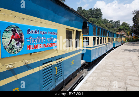 India - Tamil Nadu - Nigiri Blue Mountain Railway - stazione Coonoor platform Foto Stock