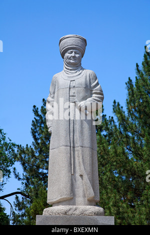 Kyrgyzstan - Bishkek - statua in Dubovy Park Foto Stock