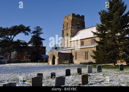 Chiesa di St. Michael in inverno, Ufton, Warwickshire, Inghilterra, Regno Unito Foto Stock