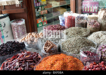 Il piccante souk nel quartiere di Deira Dubai Foto Stock