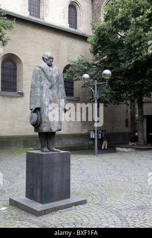 Statua di Konrad Adenauer a Colonia Foto Stock